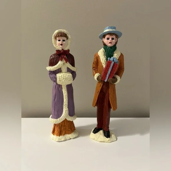 Vintage Caroler Figurines Set Christmas holiday festive - Picture 10 of 10